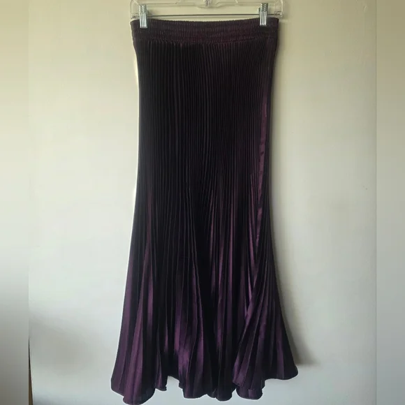 Pleated Maxi Skirt in Deep Plum - Picture 3 of 3